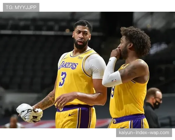 弗赖堡紧凑防守体系解析 场均失球数据体现教练决策成效